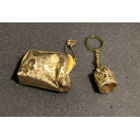 CROWN KEYRING AND GOLDEN PURSE